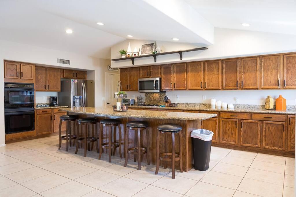 Private Paradise With Pool Heater, Spa, Billiards أفونديل المظهر الخارجي الصورة